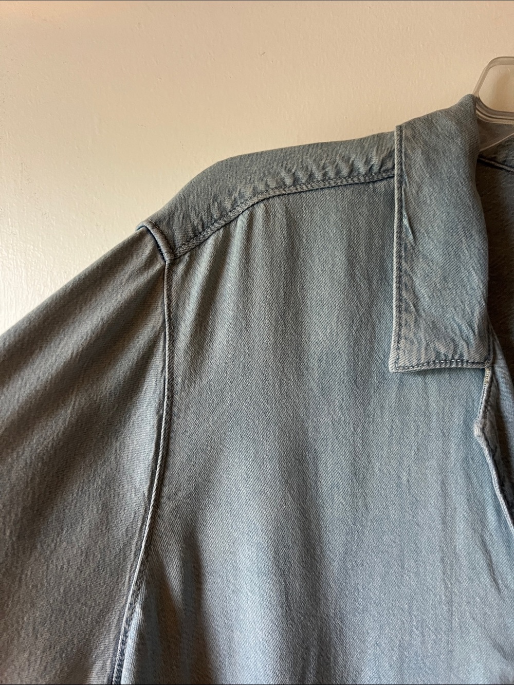 🛍 2/$15 Levi’s Denim Shirt